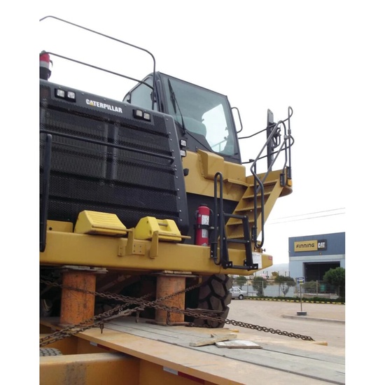 Checkers Heavy-Duty Wheel Chock 65-105 in. Tires 275 Ton Capacity - Image 4