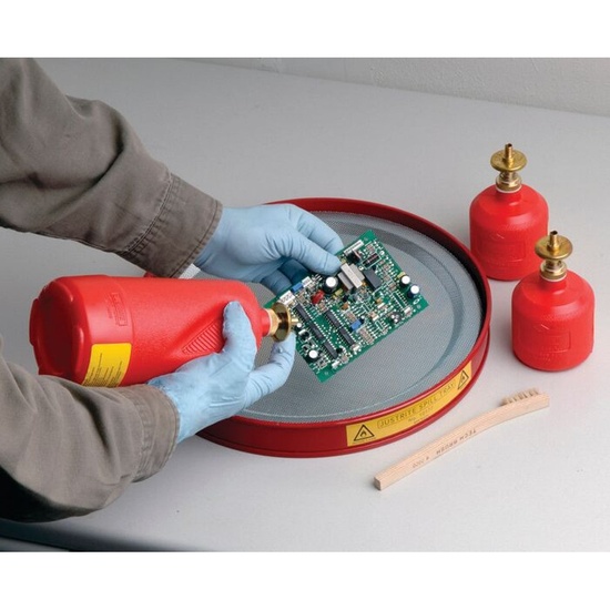 Justrite 1 Quart Plastic Dispensing Can, Brass Dispenser Valves, Red - 14010 - Image 2