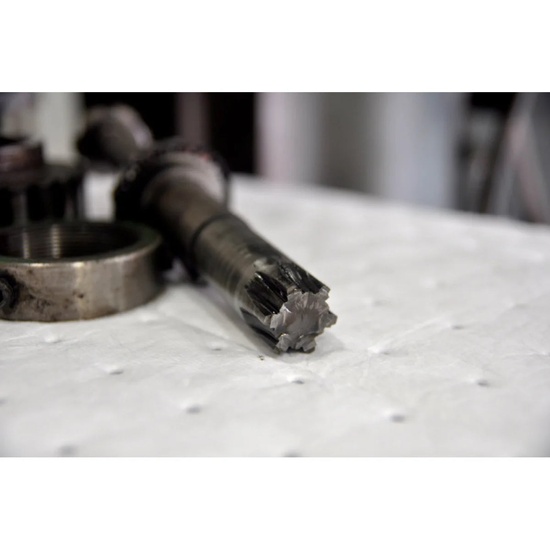 32in x 150ft Oil Only Single-Ply Heavy Spilfyter Roll - Image 5