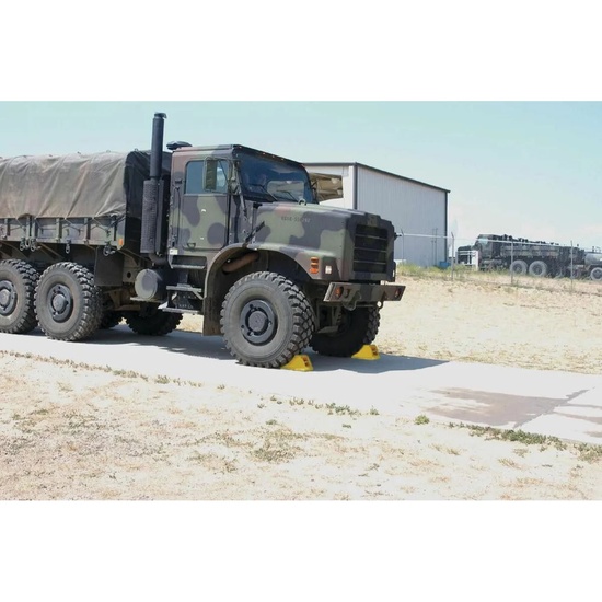 Checkers All-Terrain Heavy-Duty Wheel Chock with Rubber Pad 40 Ton Capacity 28-38 in. Tires - Image 4