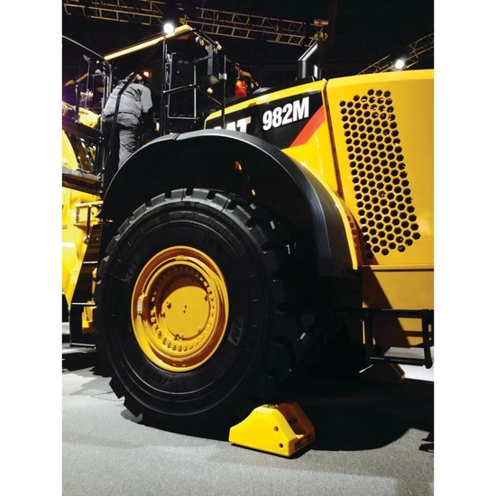 Checkers Heavy-Duty Wheel Chock 65-105 in. Tires 275 Ton Capacity - Image 2