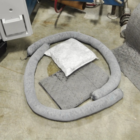 Spilfyter Universal 55 Gallon Drum Spill Kit - Image 2