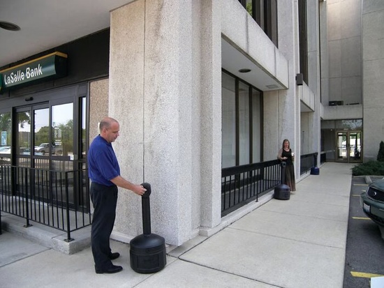 Justrite 4 Gallon Plastic Outdoor Ashtray, Original Smoker's Ceasefire®, Deco Black - 26800D - Image 3