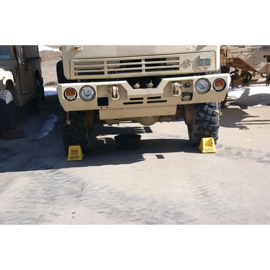 Checkers All-Terrain Heavy-Duty Wheel Chock with Aluminum Cleat 40 Ton Capacity 28-38 in. Tires - Image 4