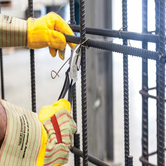 Klein Tools Ironworker's Pliers, Aggressive Knurl, 9-Inch - Image 3