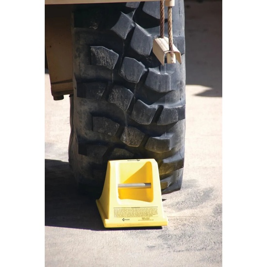 Checkers All-Terrain Heavy-Duty Wheel Chock with Aluminum Cleat 40 Ton Capacity 28-38 in. Tires - Image 3